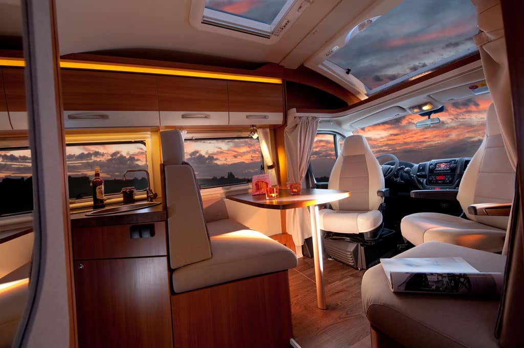 Sitzgruppe im Eura Mobil Profila One