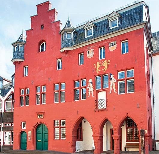 Stufenbau des roten Rathaus