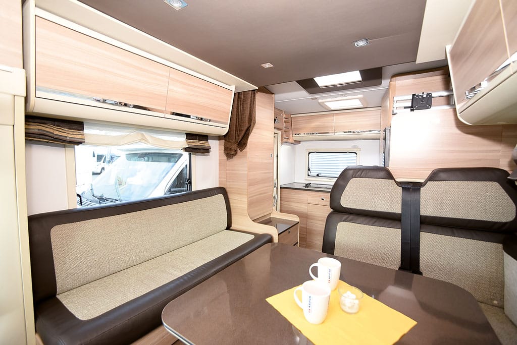 Sitzgruppe im Adria Matrix Axess M 590 SG