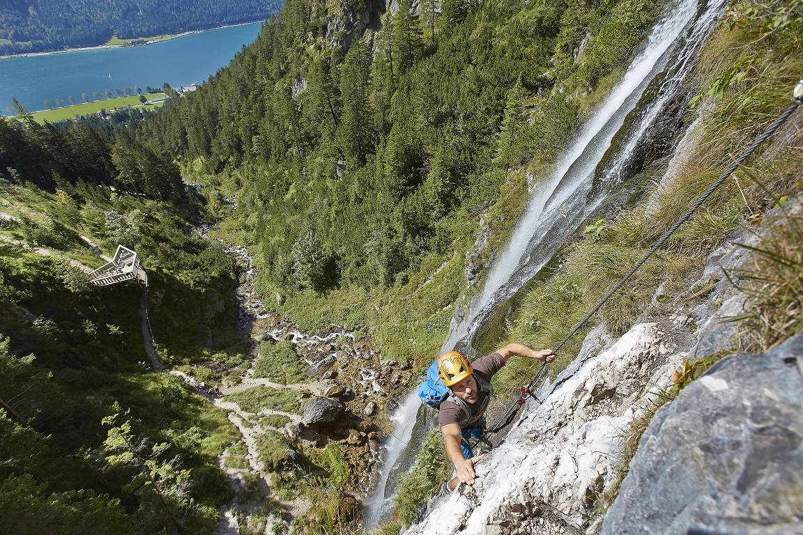 Klettern am Klettersteig Dalfazer Wasserfall