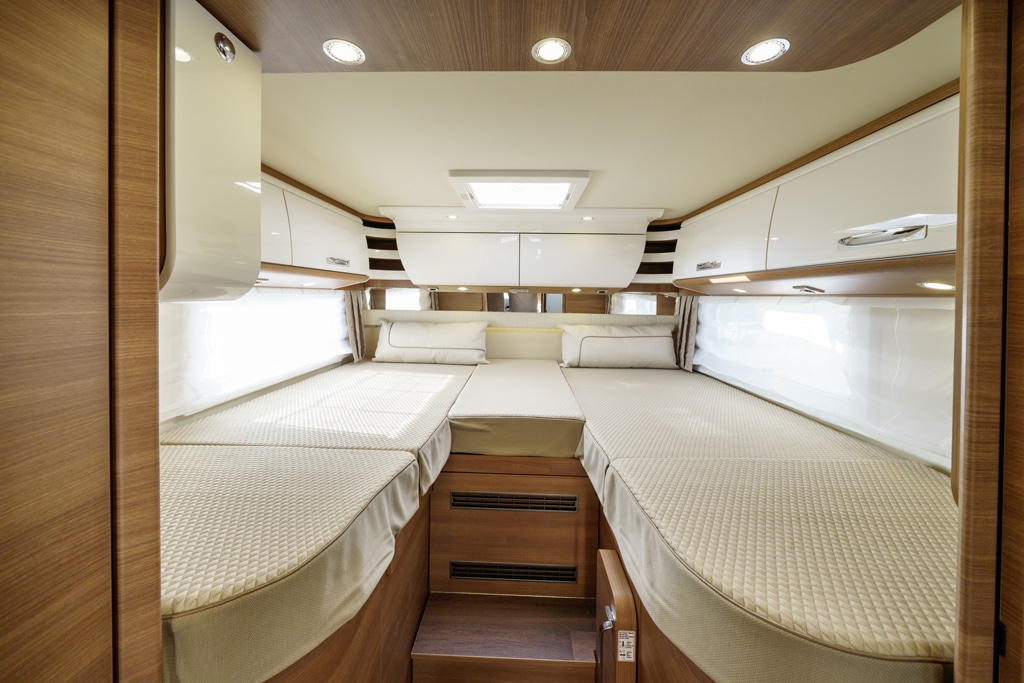 Carthago Chic C-Line I 5.9 XL LE: Bett