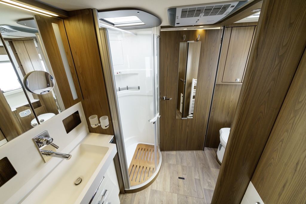 Hymer B-Klasse MasterLine I 880: Bad