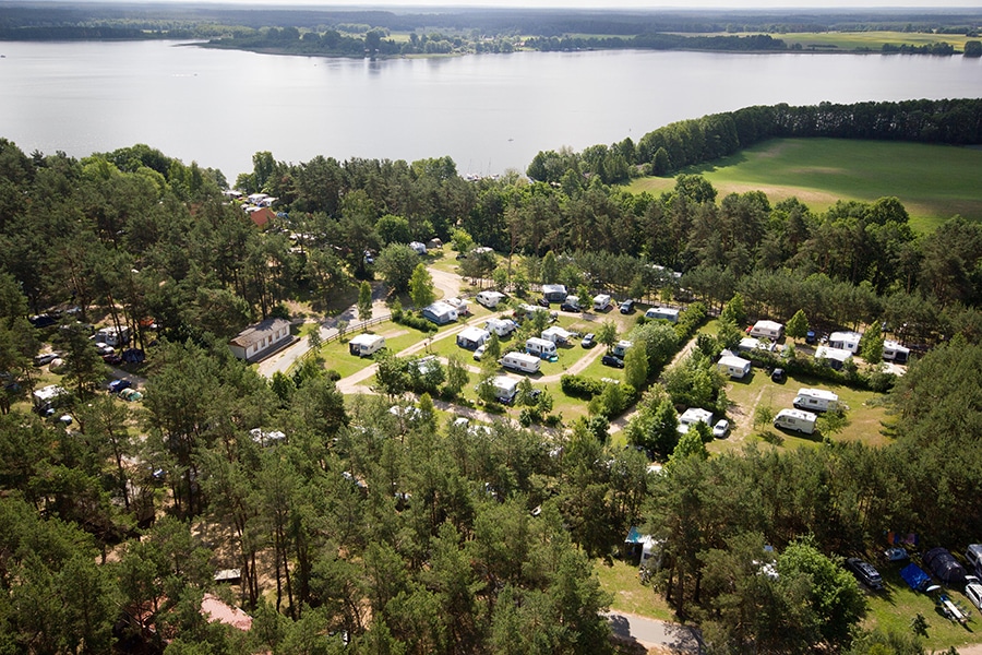 Campingplätze in Europa: Camping- und Ferienpark Havelberge, Deutschland. Weitläufiger, naturnaher Platz in schöner Lage am See im Müritz-Nationalpark.