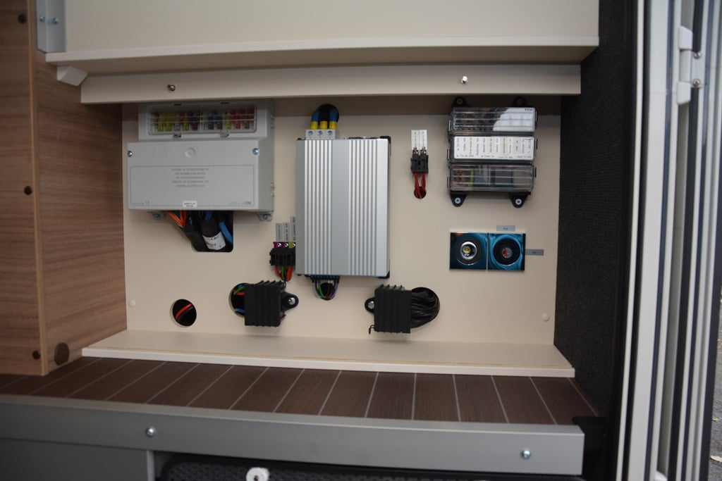 Concorde Carver 790: Bordelektrik