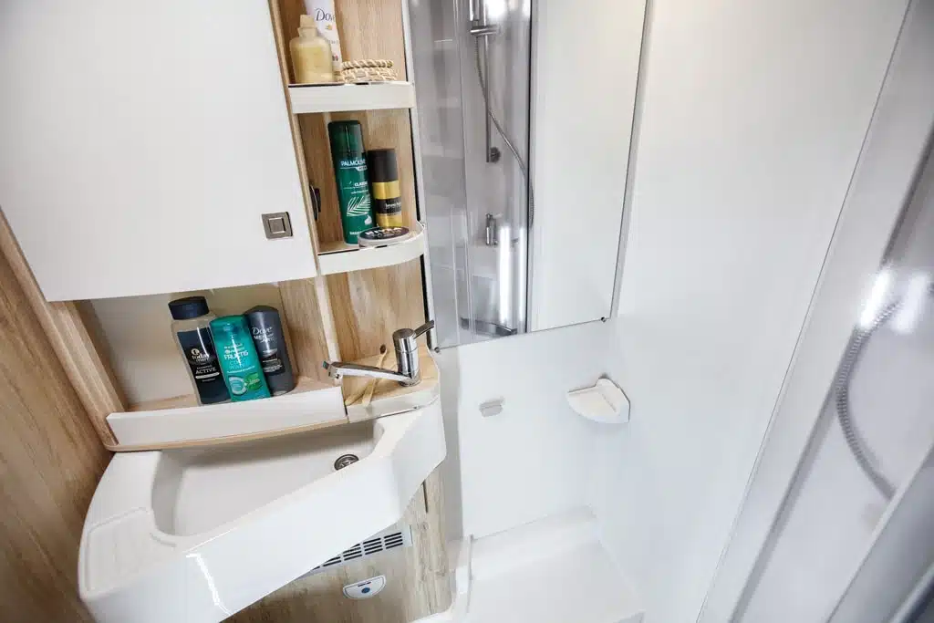 Eura Mobil Profila T 676 EB: Bad