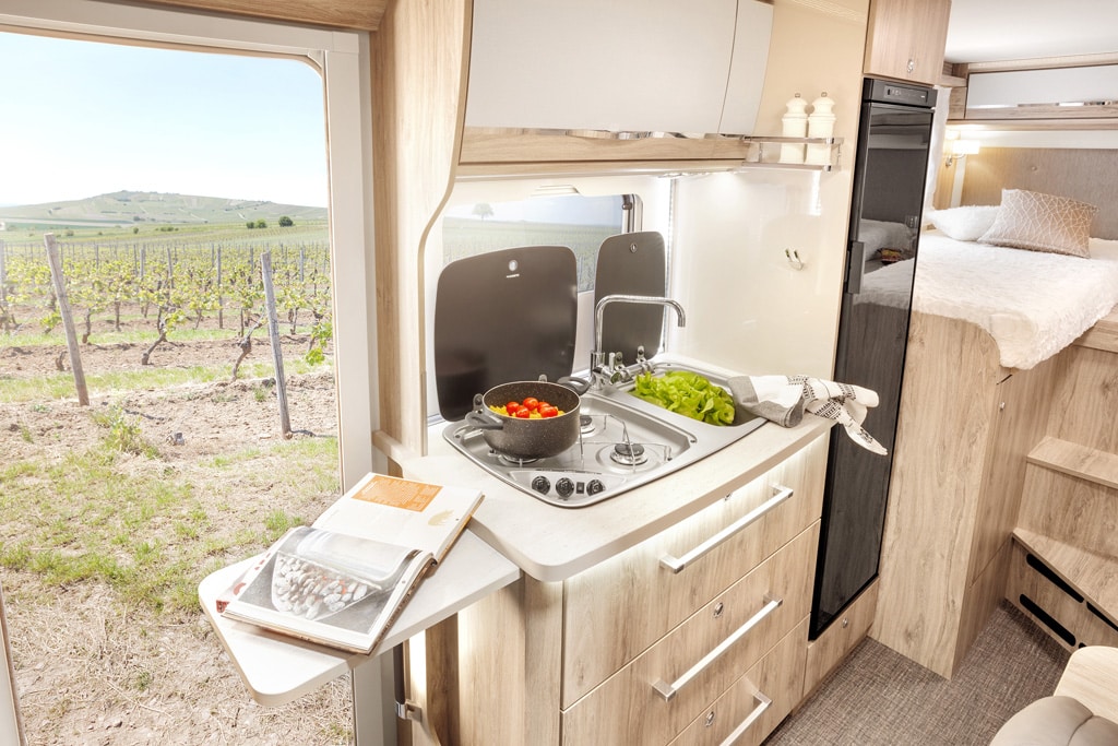 Eura Mobil Profila T 676 EB: Küche