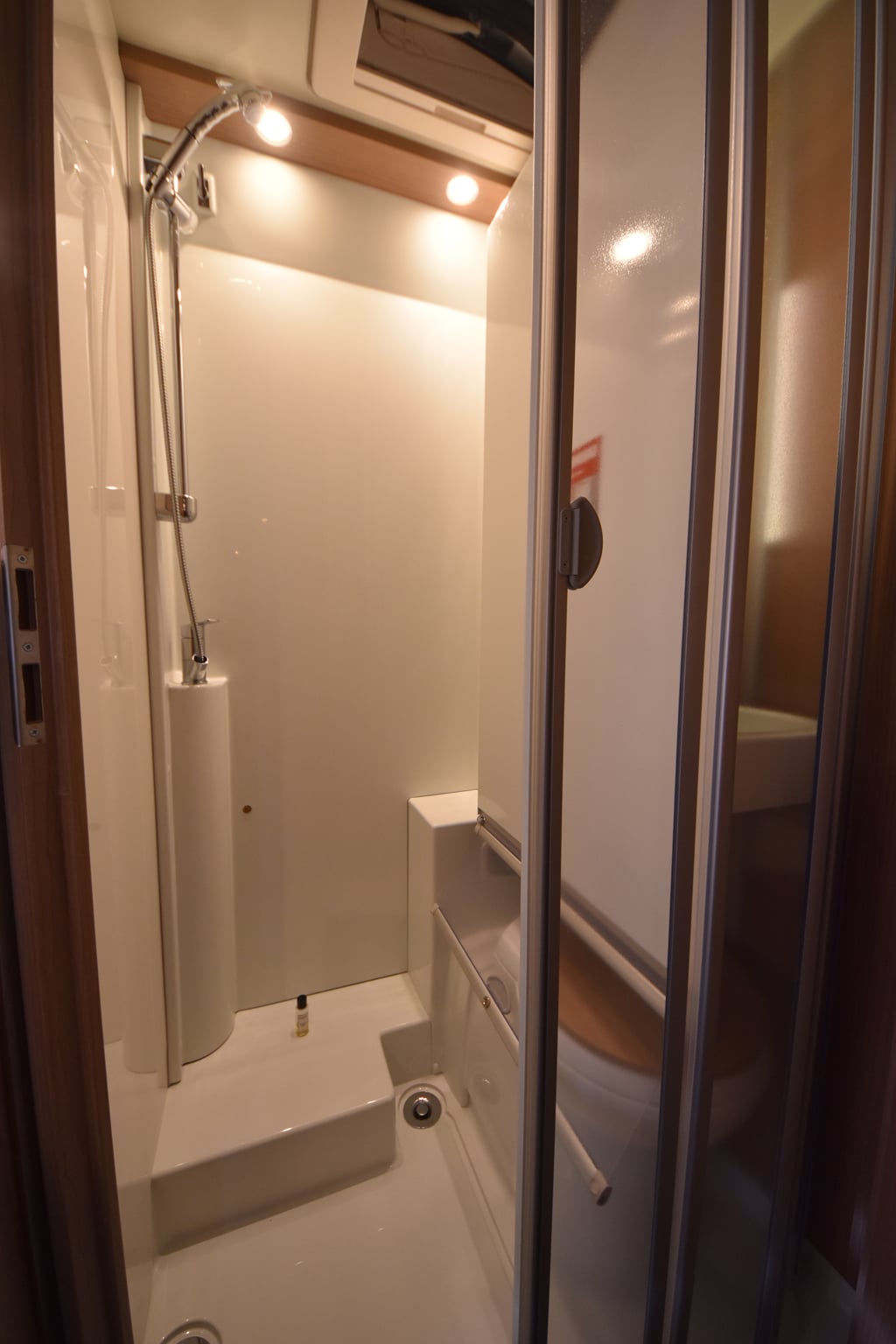 Malibu I 441 LE: Dusche