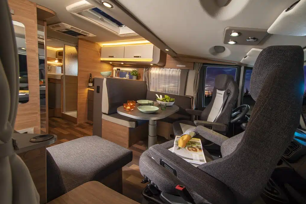 Weinsberg CaraCore 700 MEG Superlight: Sitzgruppe