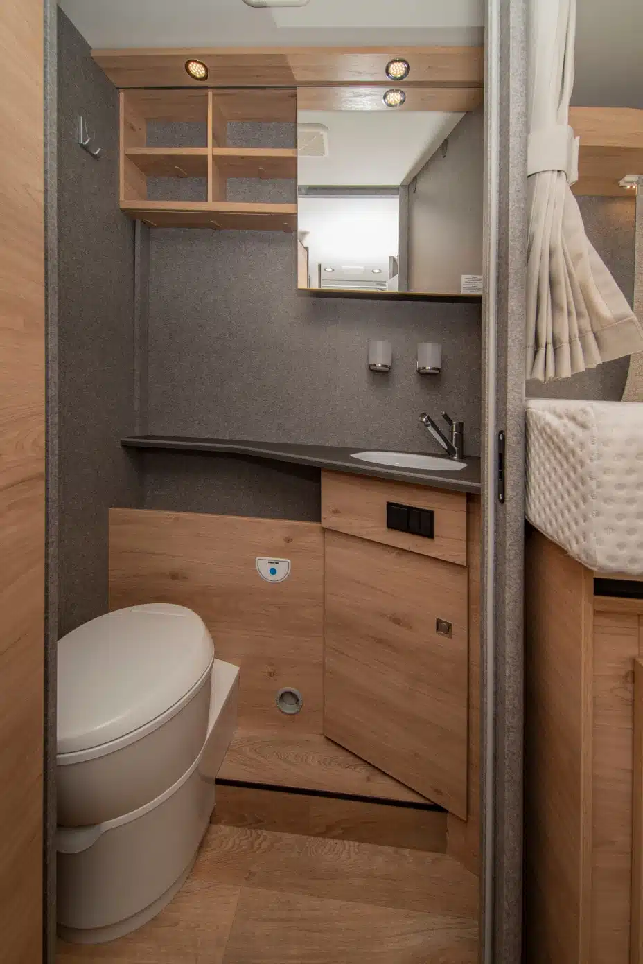 Bad im Dethleffs Just Go T 7055 EB