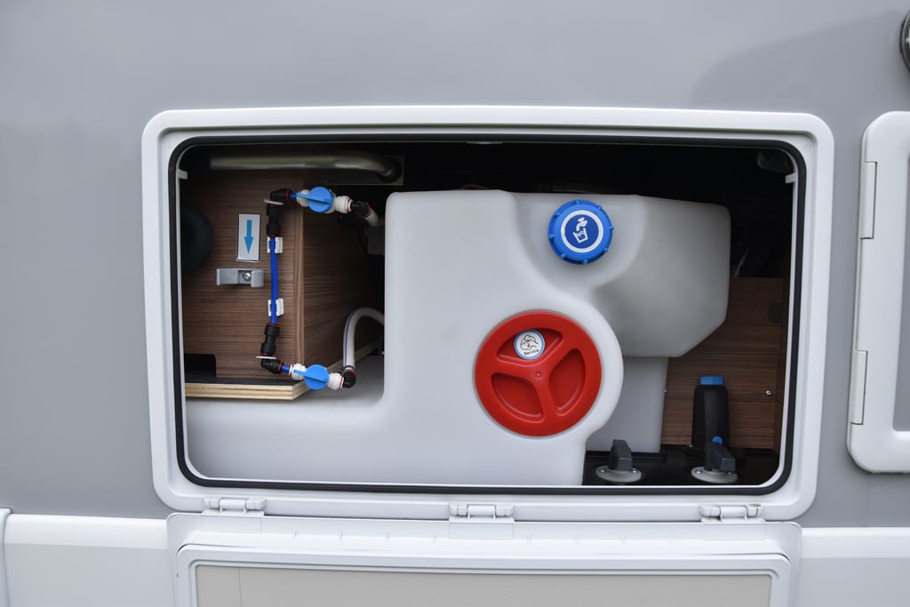 Knaus Van Ti 640 MEG Vansation: Serviceklappe