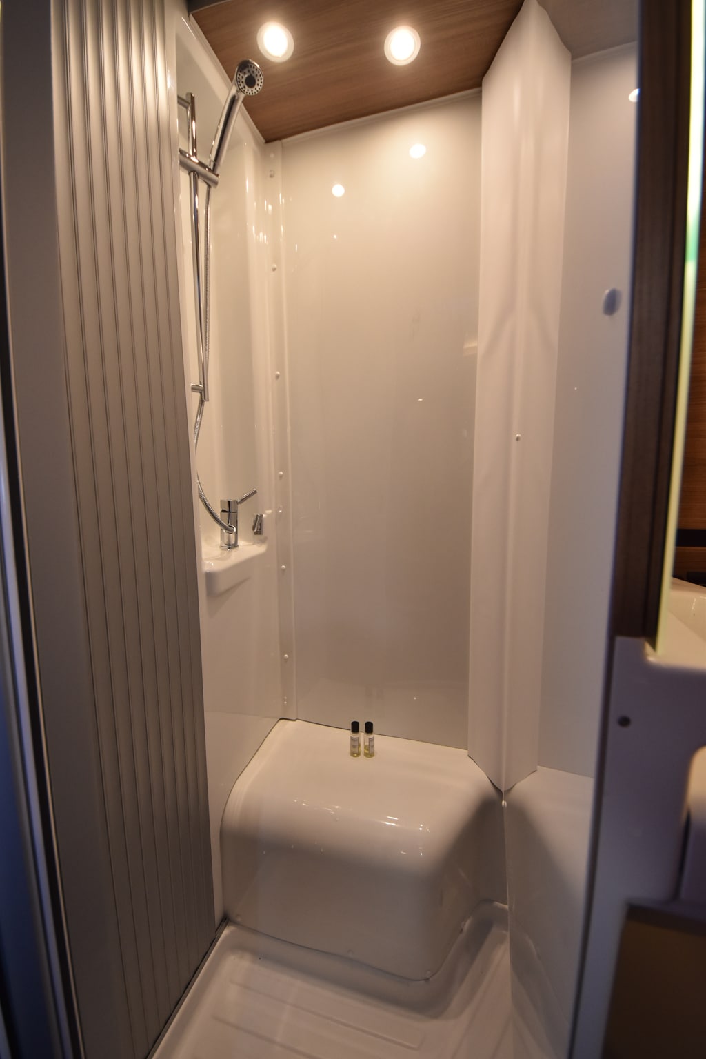 Knaus Van Ti 640 MEG Vansation: Dusche