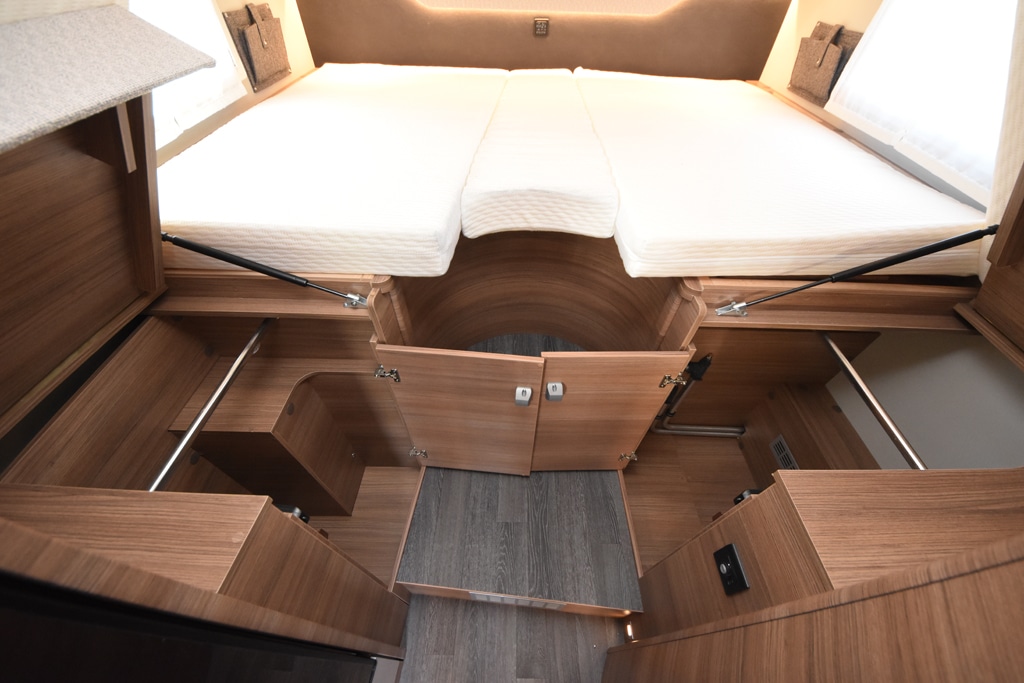 Knaus Van Ti 640 MEG Vansation: Kleiderschränke