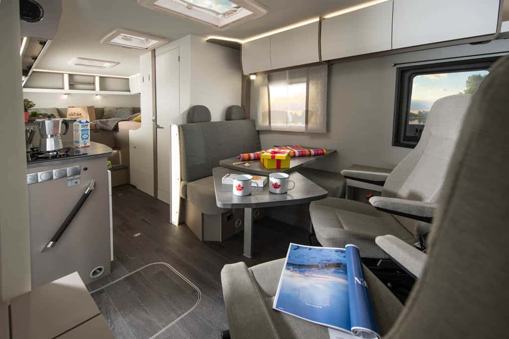 Frankia Neo MI 7 GDK: Essbereich mit Halbdinette