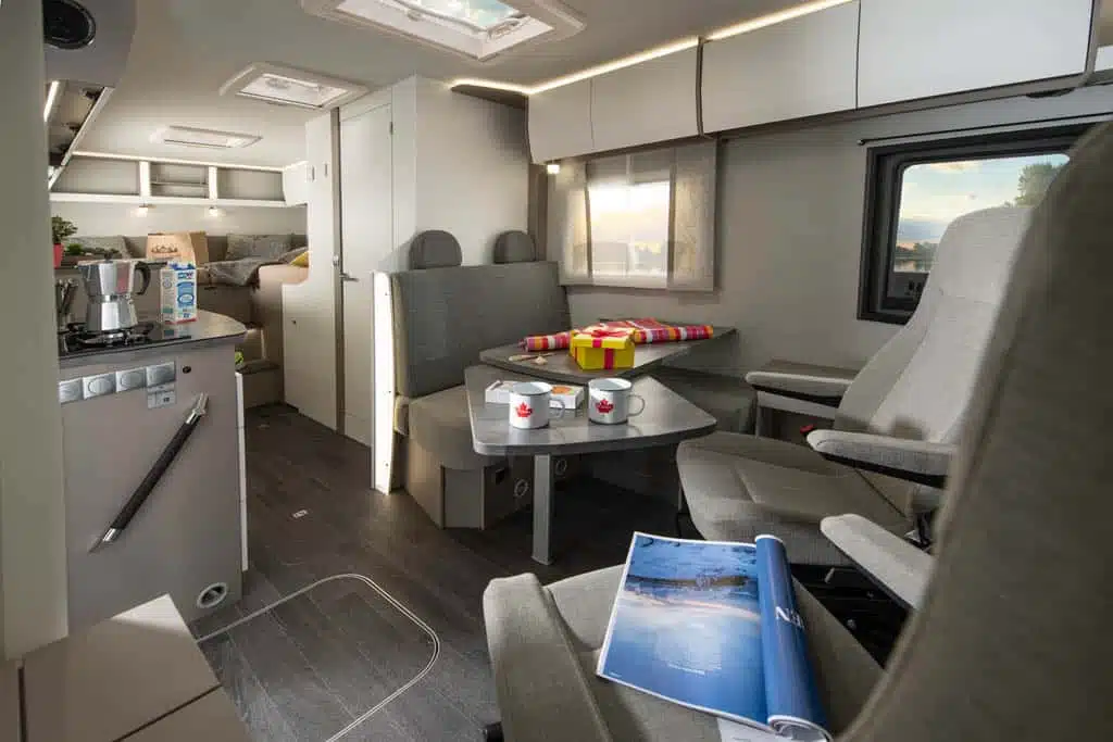 Frankia Neo MI 7 GDK: Essbereich mit Halbdinette