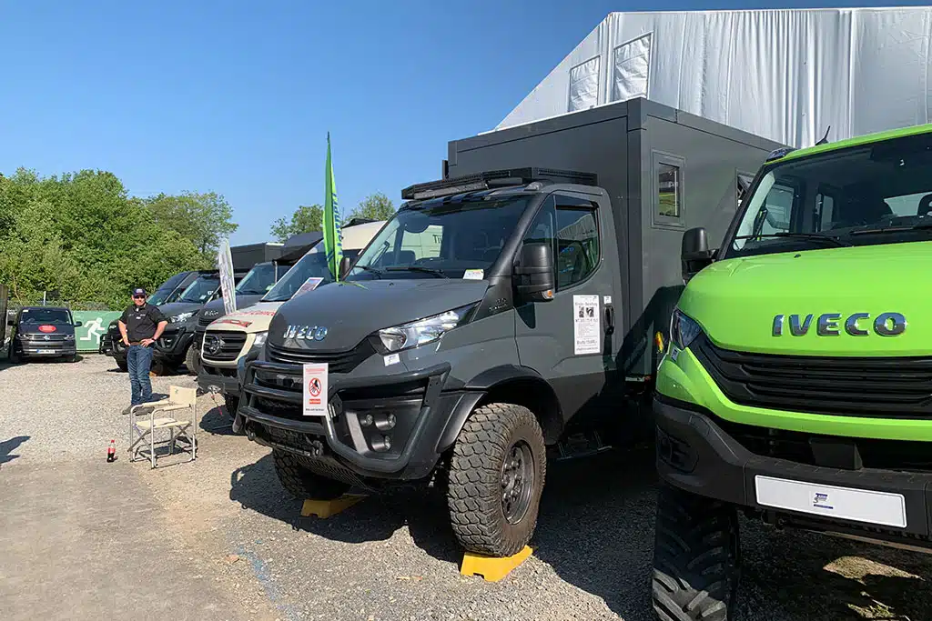 Füss Iveco Daily 4x4: Graue Wohnkabine auf grauem Chassis