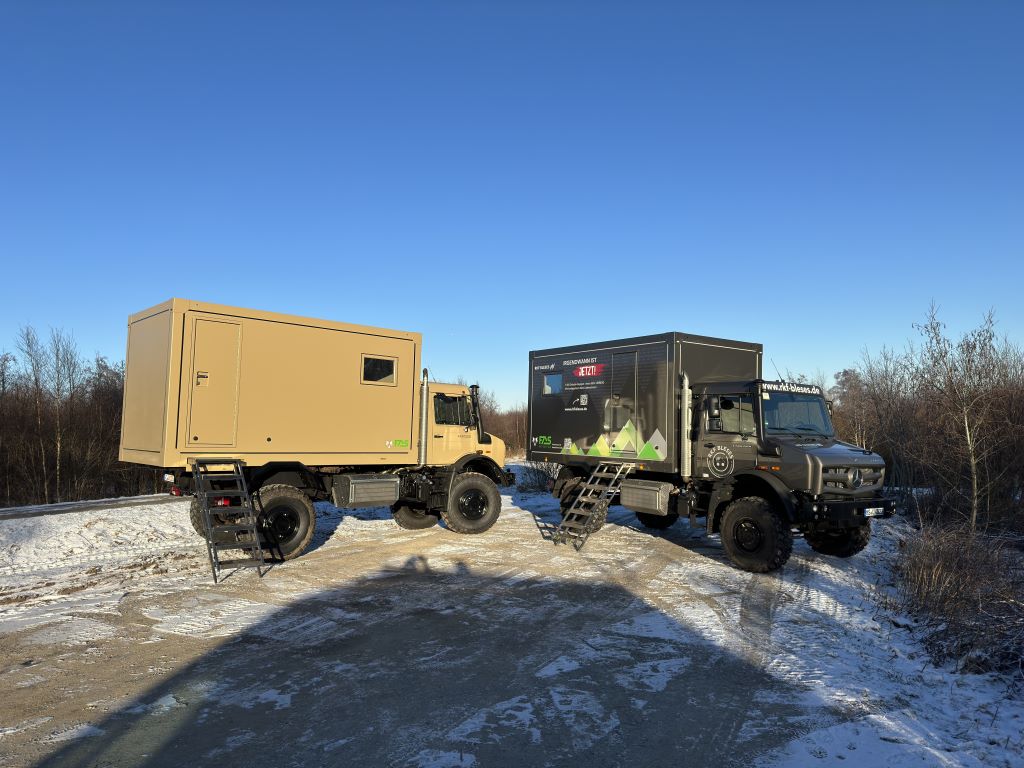 Zwei Expeditionsmobile