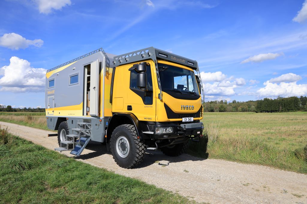 Gelbes Expeditionsmobil