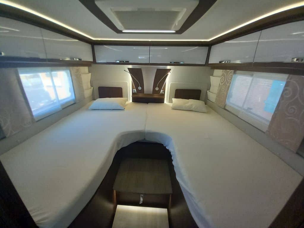 Frankia Titan I 790 GD Blick auf die zwei Einzelbetten im Heck