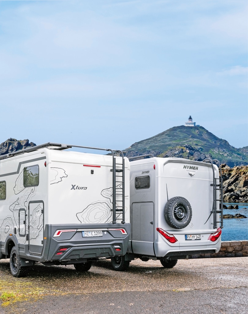 heckansichten der beiden Wohnmobile Eura Mobil Xtura und Hymer ML-T