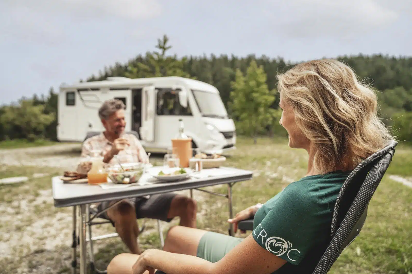 Foto Oberösterreich Tourismus GmbH/Johann Photography: Gedeckter Tisch bei Camping Seebauer in Roßleithen in der Urlaubsregion Pyhrn-Priel.