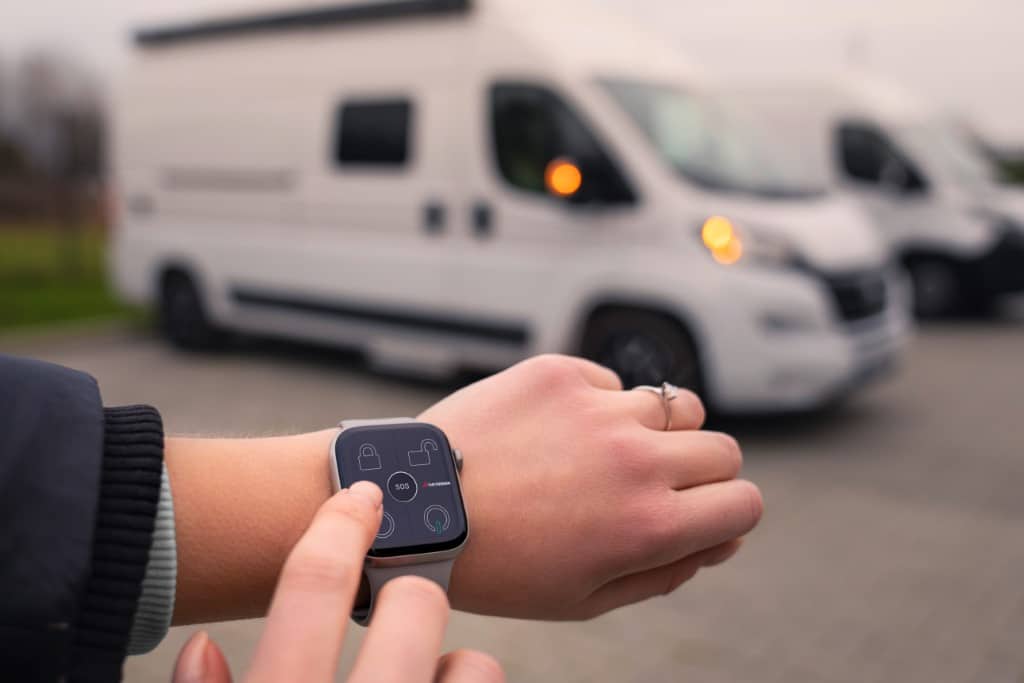 Diebstahlschutz mithilfe eines kompletten Sicherheitssystems wie das von Thitronik. Steuerbar per Smart Watch