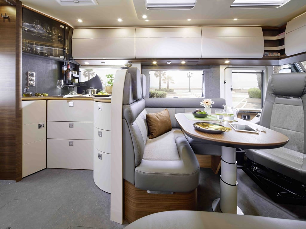 2026 Carthago c-line I5.9-XL-LE Mercedes: Barschwung