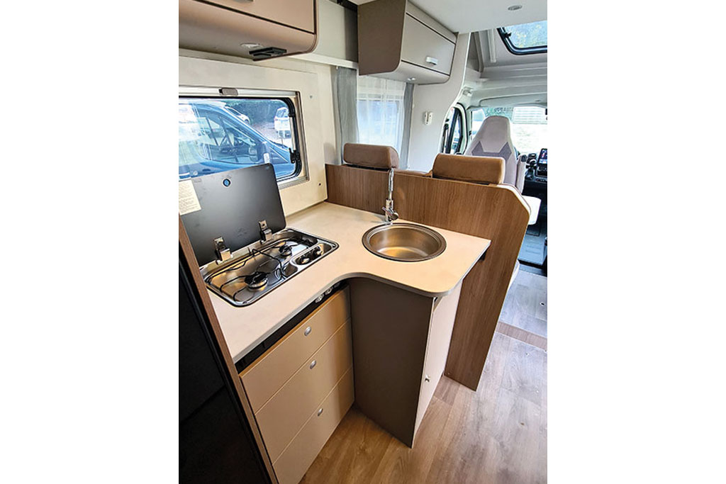 L-Küche im Wohnmobil