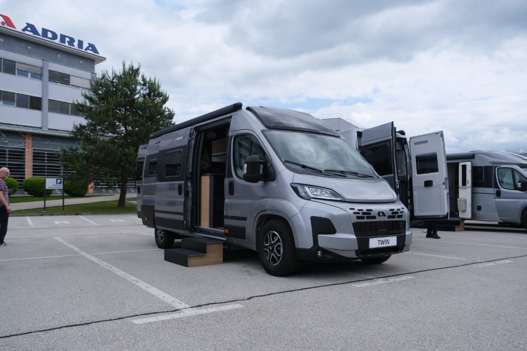 Adria 60y Twin 640 SGX