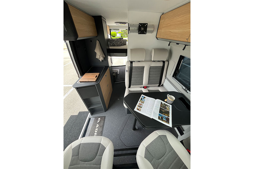 Adria-60y-Twin-640-SGX Innenraum