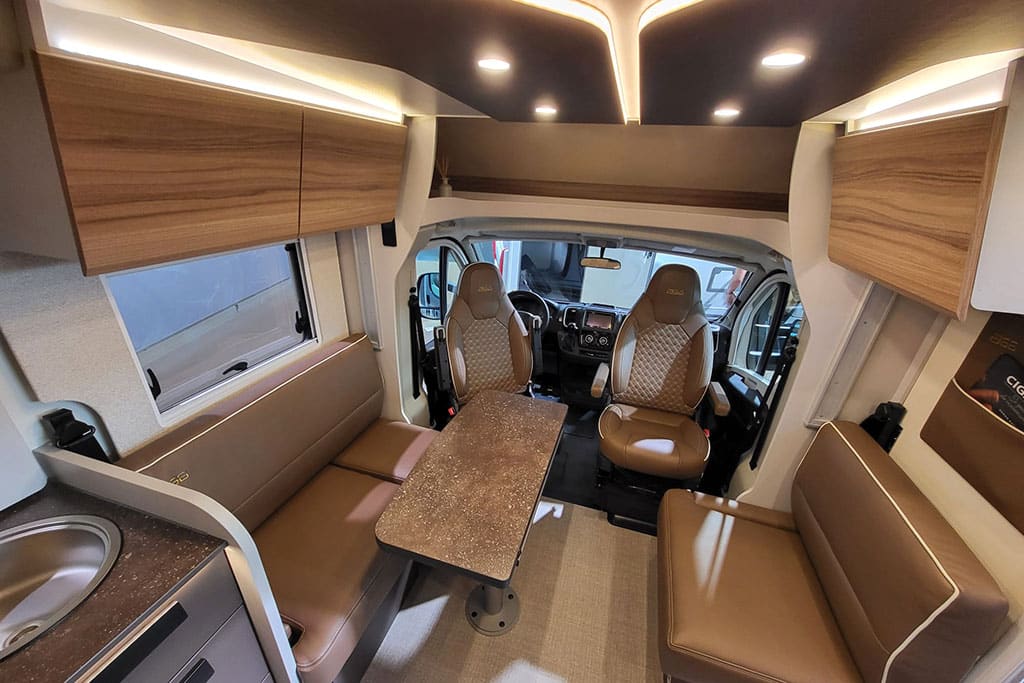 Sitzgruppe im Wohnmobil