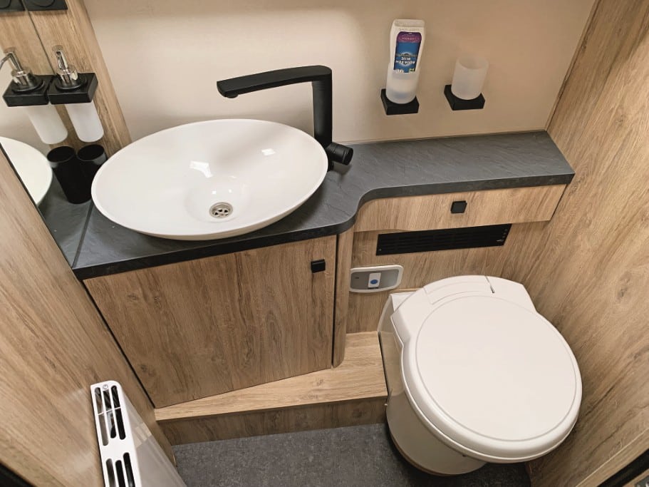 Eura Mobil Profila T Freestyle Bad