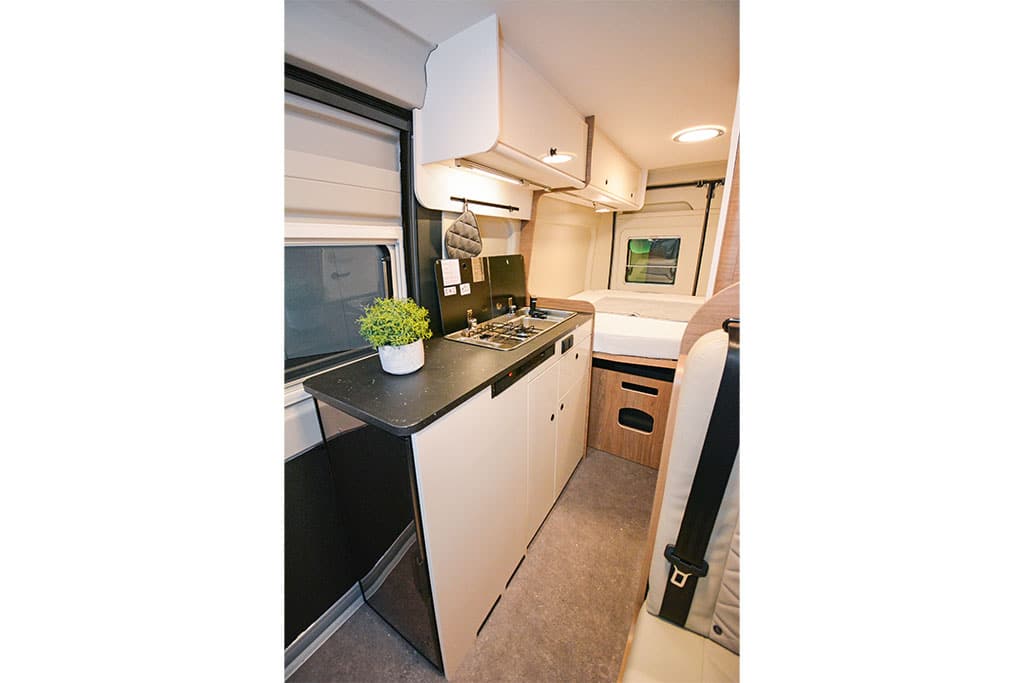 Neue Hymer-Marke: Küche im Corigon CV60 D