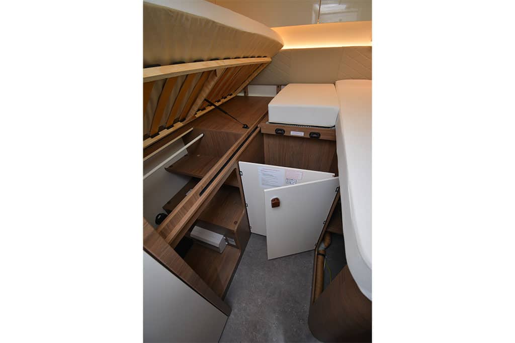 Corigon T700 S Stauraum unter den Einzelbetten im Heck