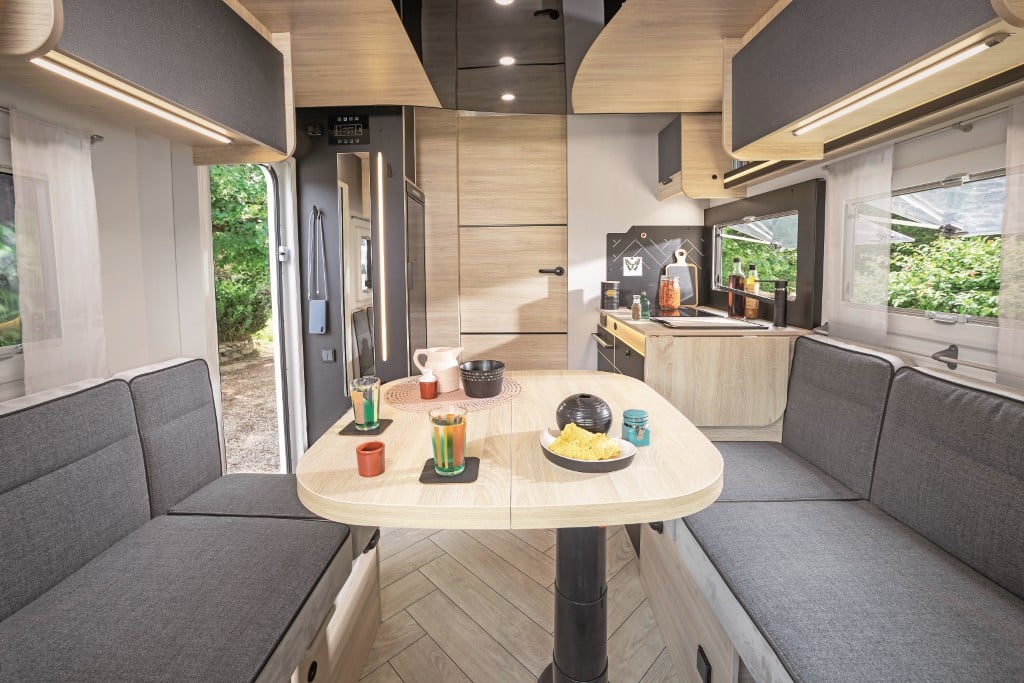 Chausson 797 Wohnraum mit Gegensitzgruppe