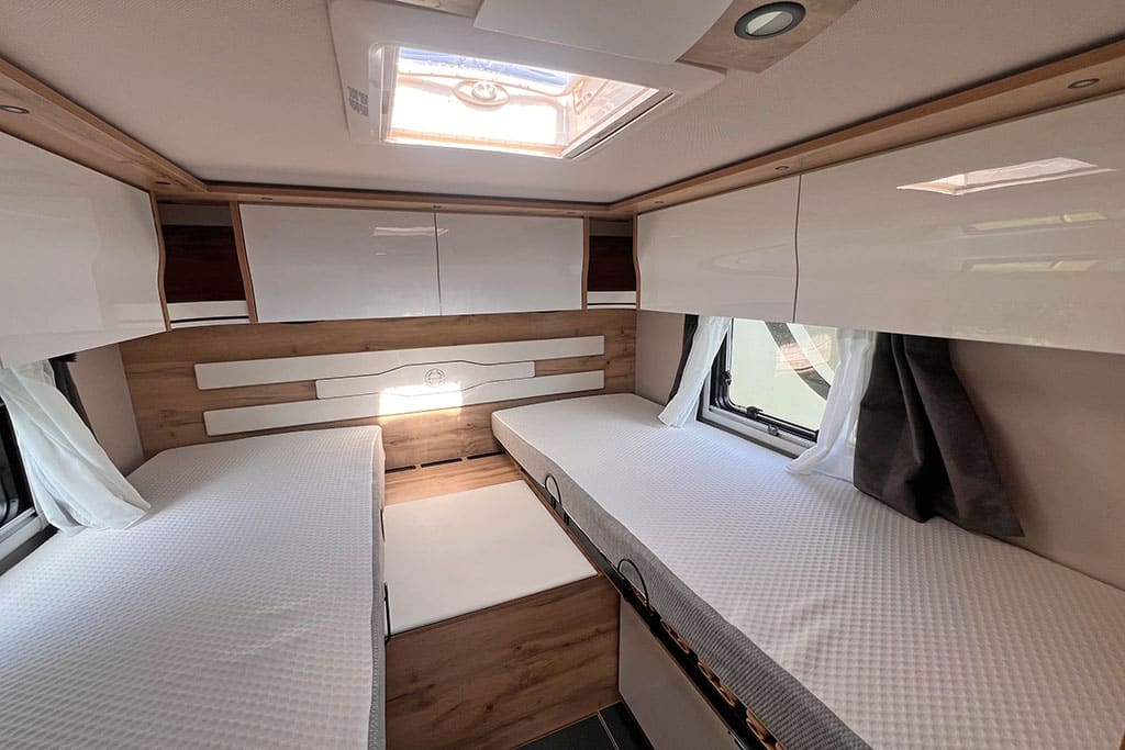 Einzelbetten im Wohnmobil-Heck