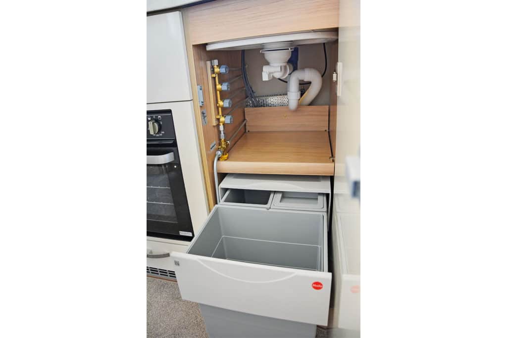 Großer Mülleimer im Wohnmobil