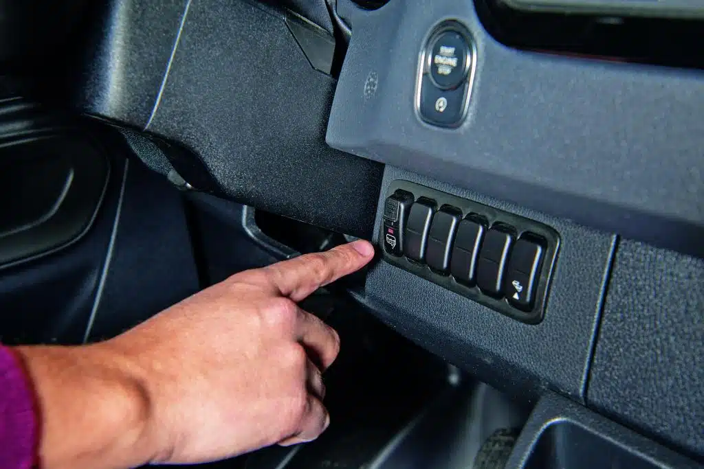 Ablassventil öffnen über Taste im Wohnmobil-Cockpit