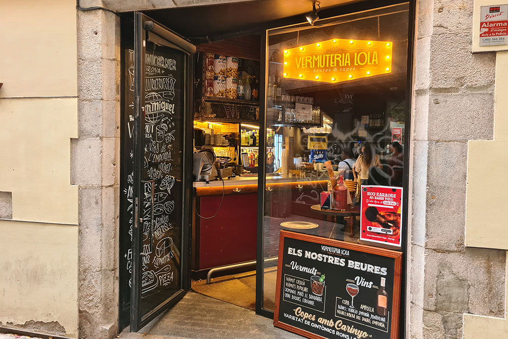 Kleiner Laden mit Wermut-Produkten