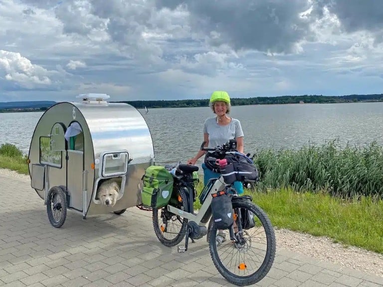 Selbstgebauter Fahrradwohnwagen mit E-Bike